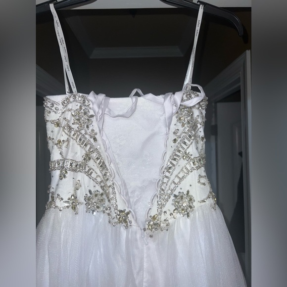 Juliet Formal Gown - WHITE - Picture 3 of 8